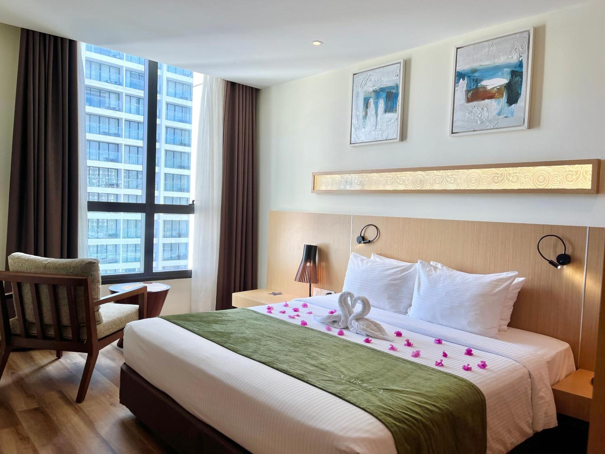 Starcity Hotel & Condotel Beachfront Nha Trang Exterior photo